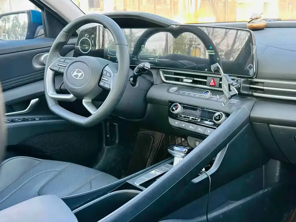 Hyundai Elantra — фото 6