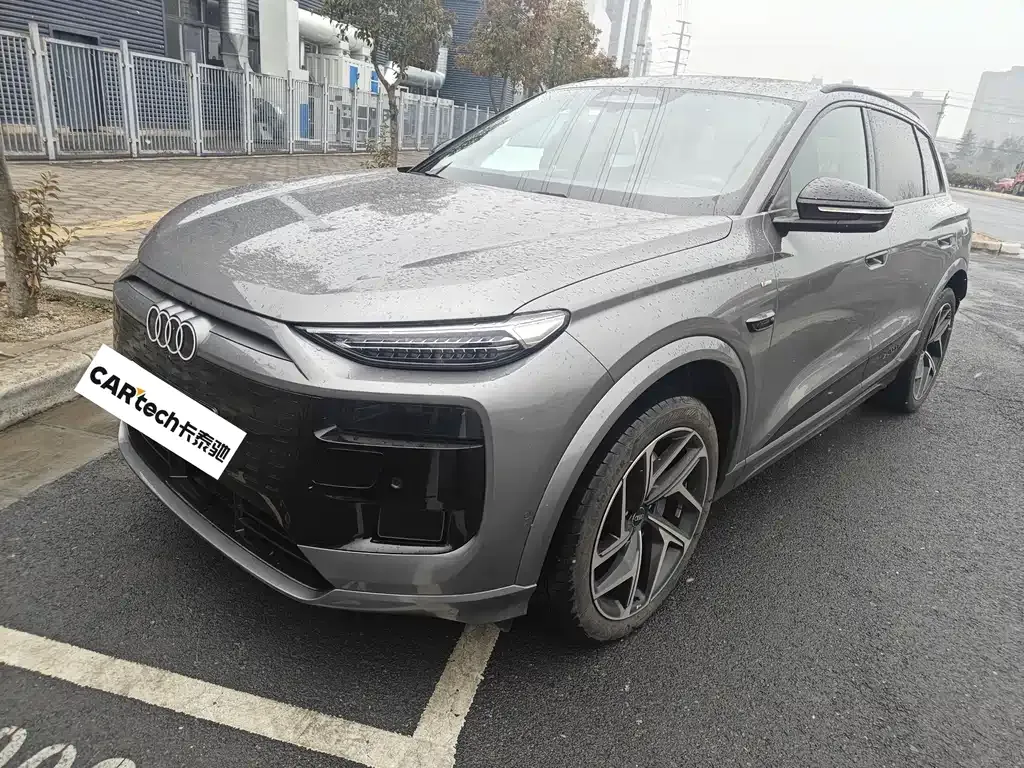Audi Q6L e-tron — фото 1
