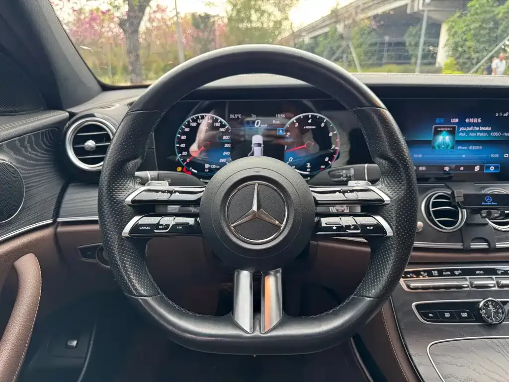 Mercedes-Benz E-Class (Import) — фото 4