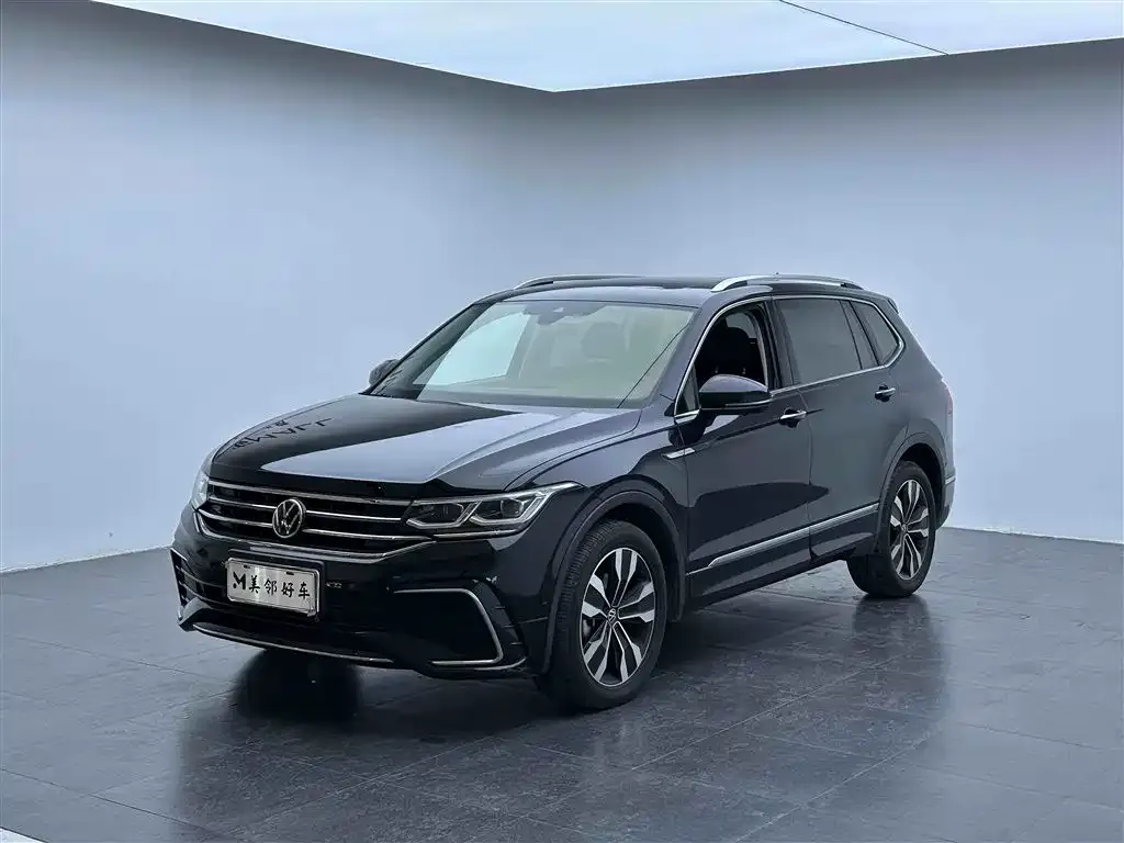 Volkswagen Tiguan L — фото 1