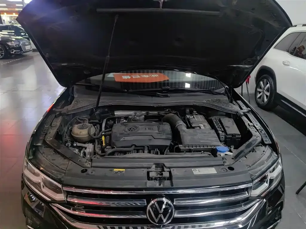 Volkswagen Tiguan L — фото 5