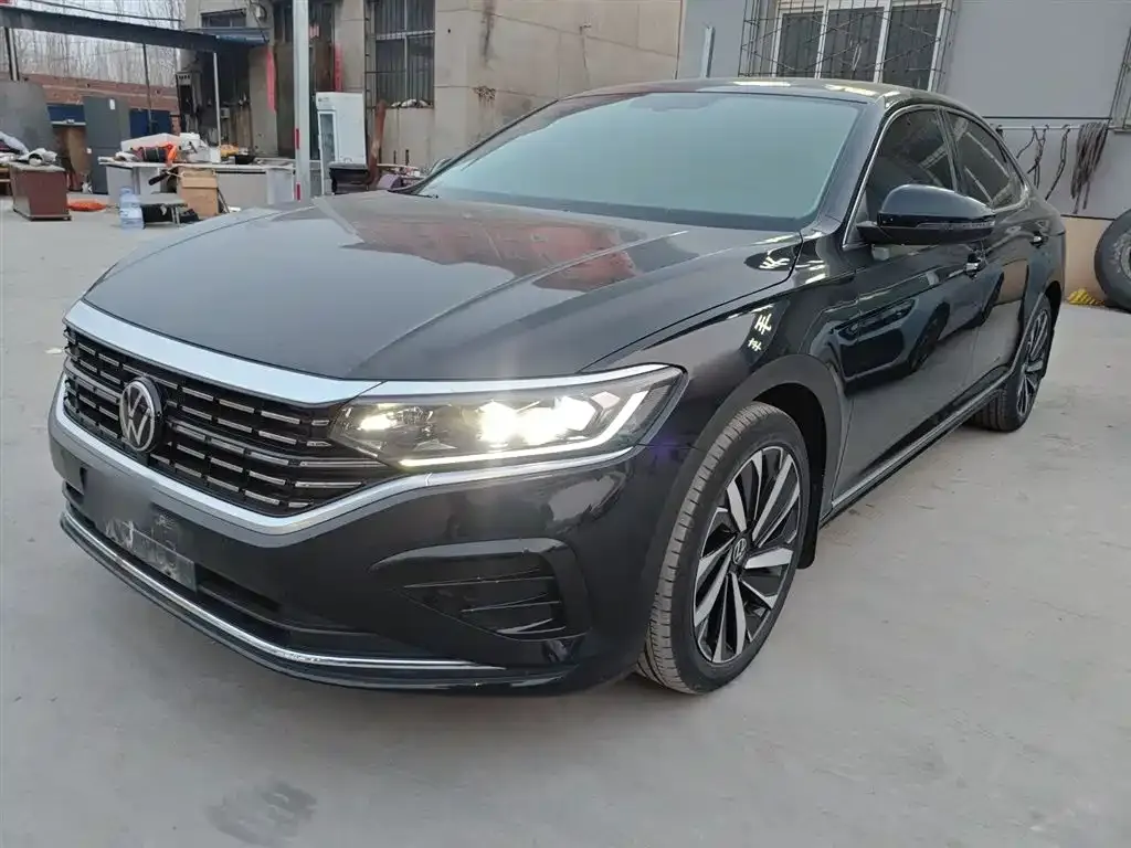 Volkswagen Passat — фото 1