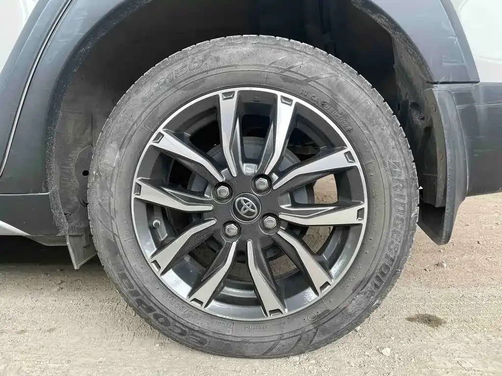Toyota Yaris L — фото 10