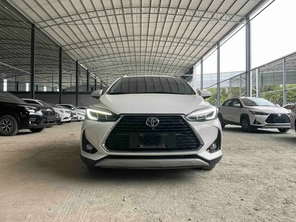 Toyota Yaris L — фото 2