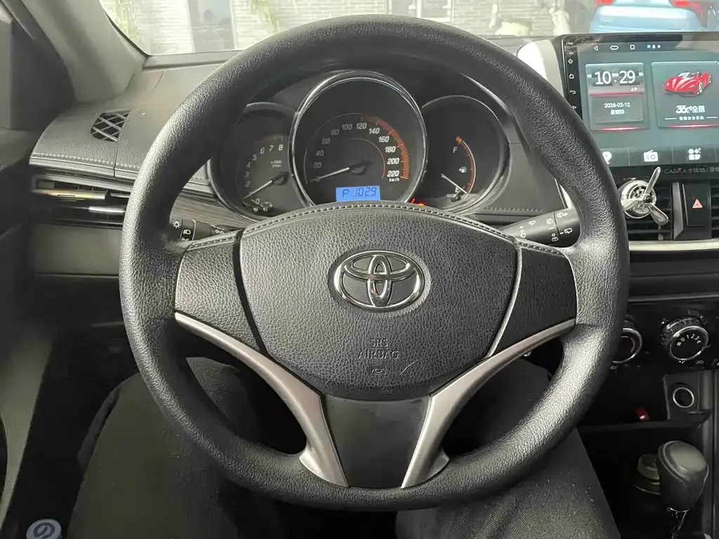 Toyota Yaris L — фото 5