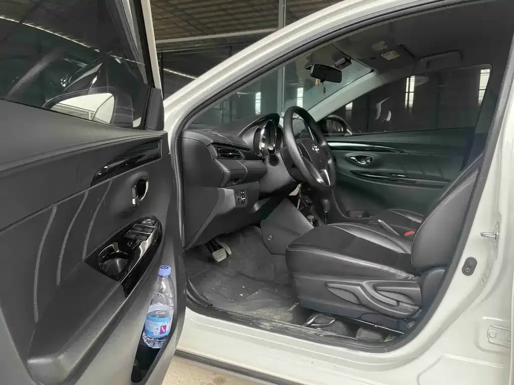 Toyota Yaris L — фото 6