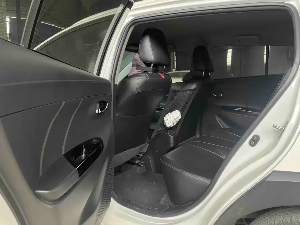 Toyota Yaris L — фото 7