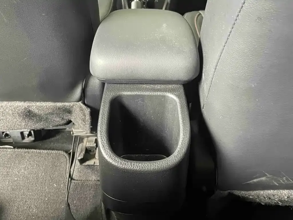 Toyota Yaris L — фото 8
