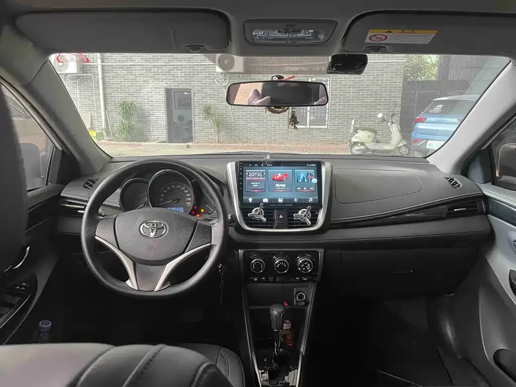 Toyota Yaris L — фото 9