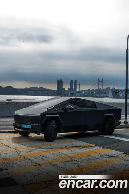 Tesla Cybertruck — фото 1