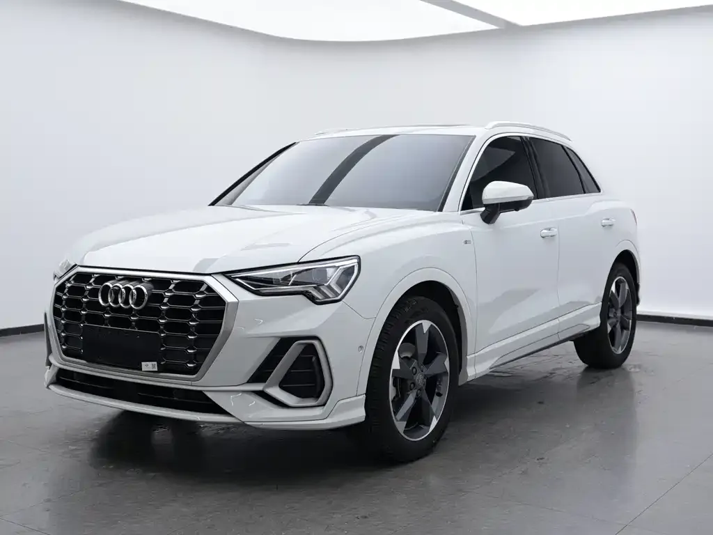 Audi Q3 — фото 1