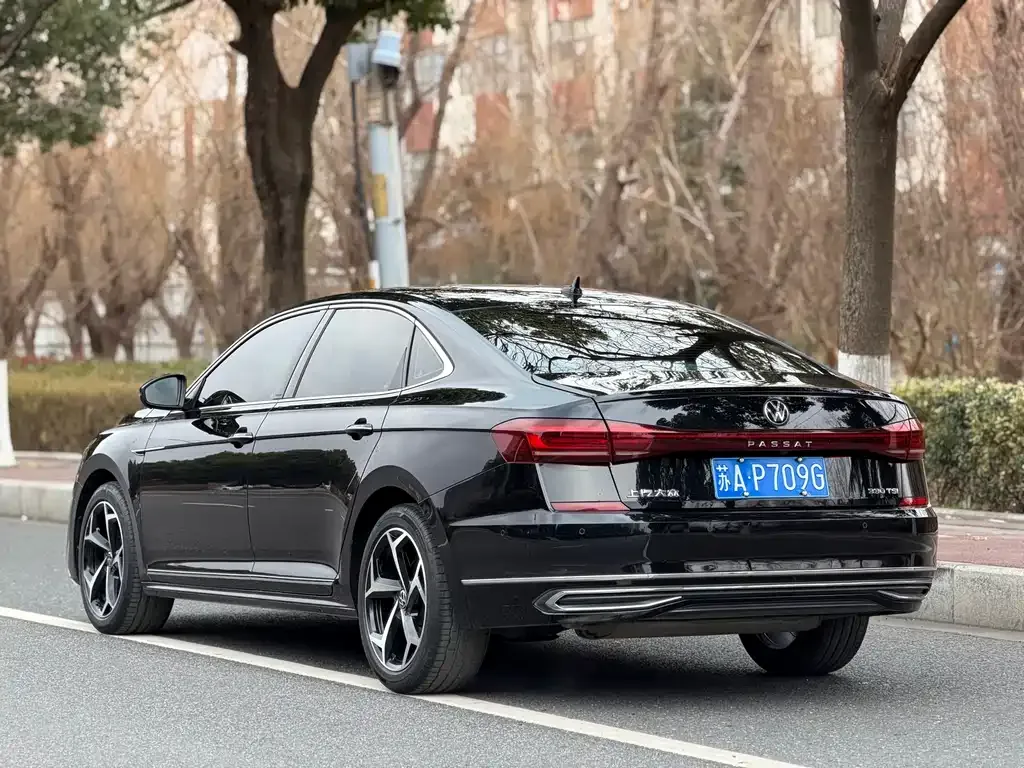Volkswagen Passat — фото 9
