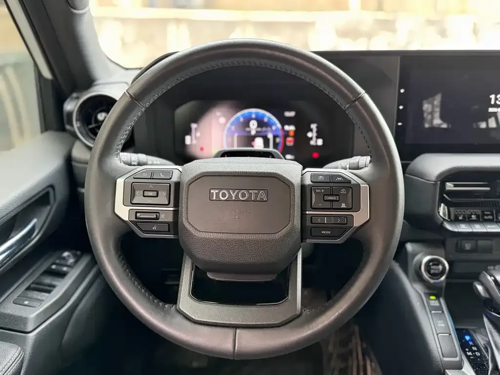 Toyota Prado — фото 10