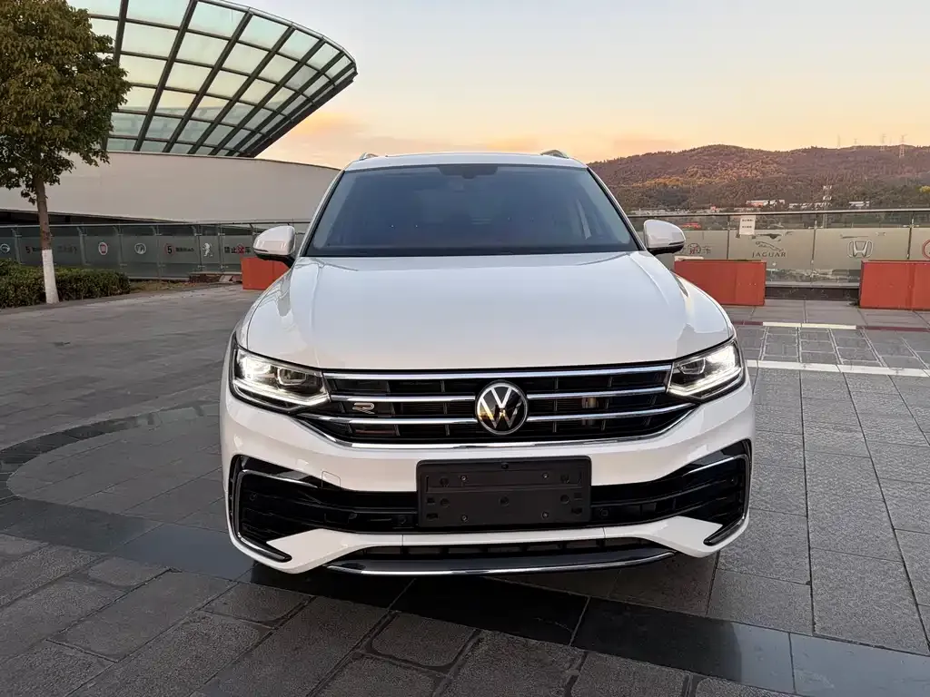 Volkswagen Tiguan L — фото 3