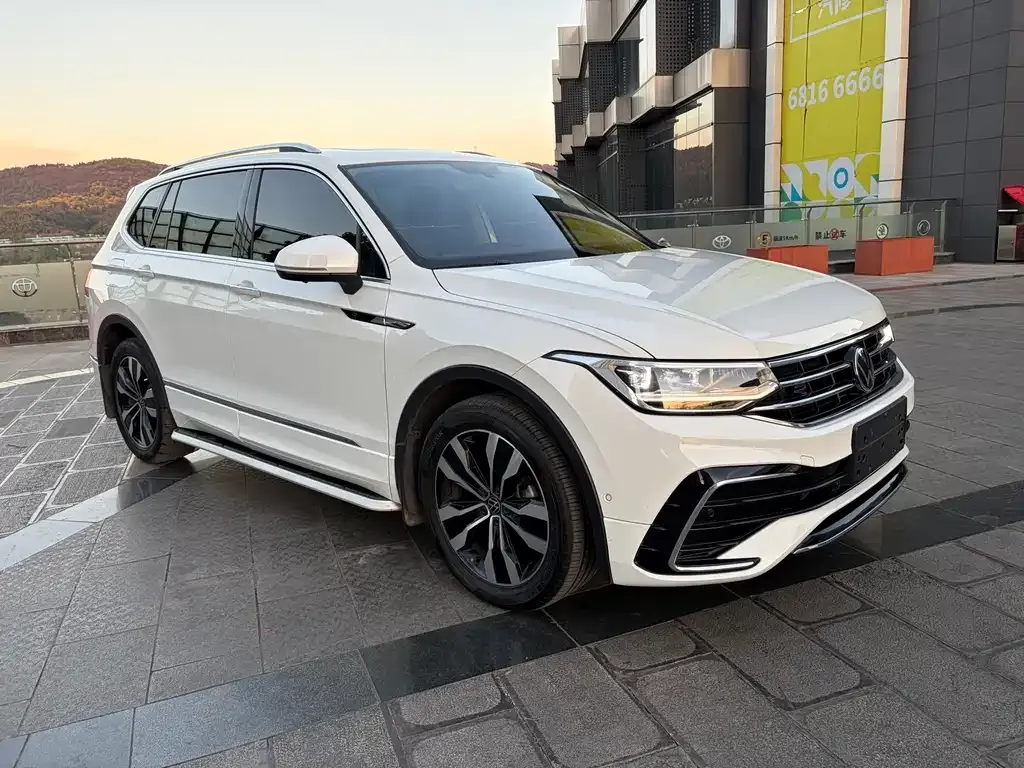 Volkswagen Tiguan L — фото 7