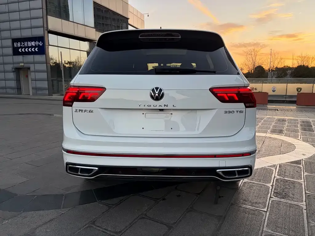 Volkswagen Tiguan L — фото 2