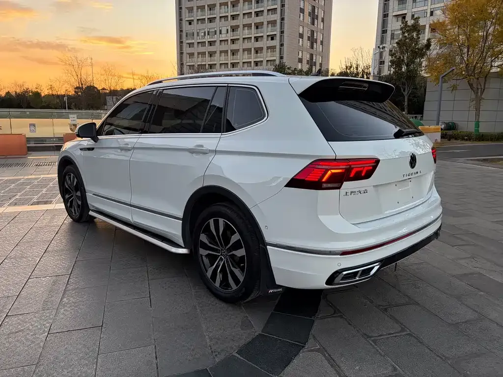 Volkswagen Tiguan L — фото 9
