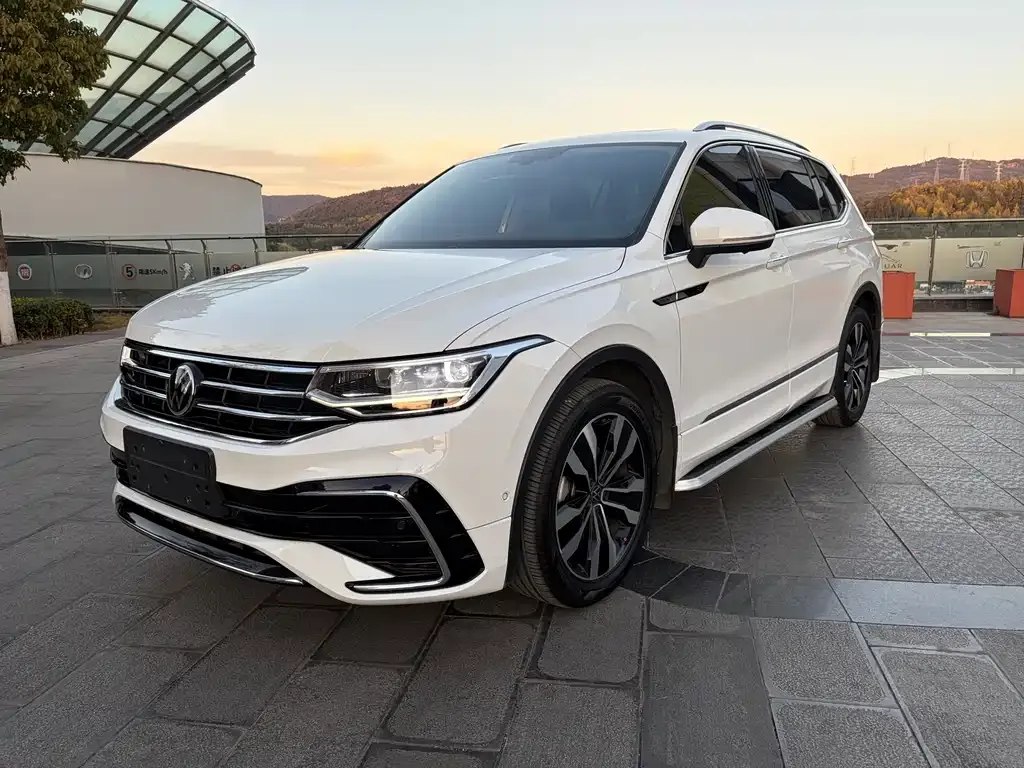 Volkswagen Tiguan L — фото 6