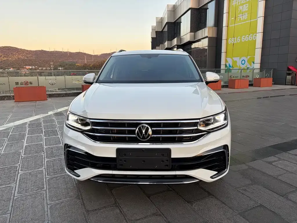 Volkswagen Tiguan L — фото 8