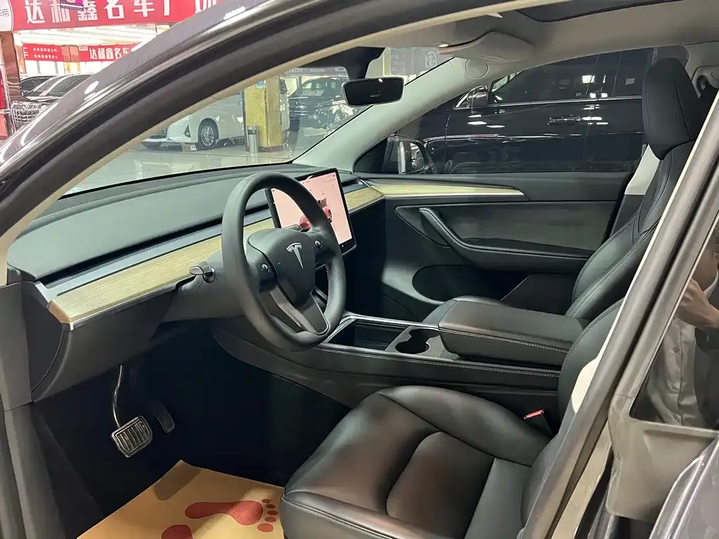 Tesla Model Y — фото 5