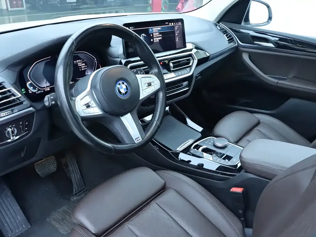 BMW iX3 — фото 10