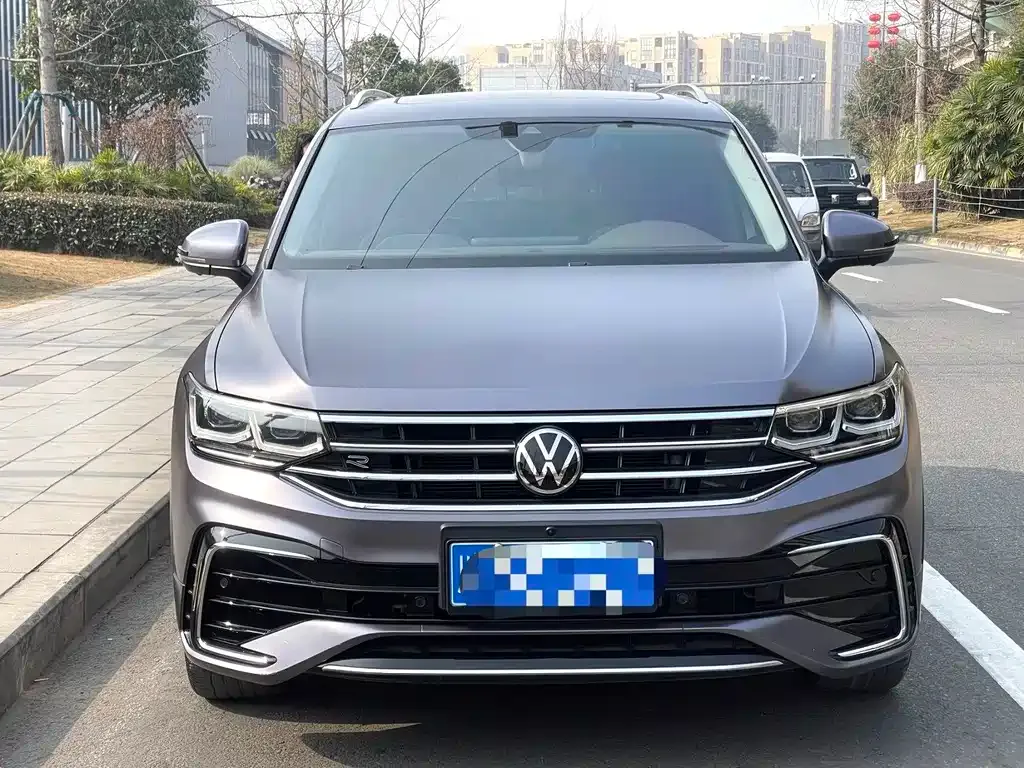 Volkswagen Tiguan L — фото 9
