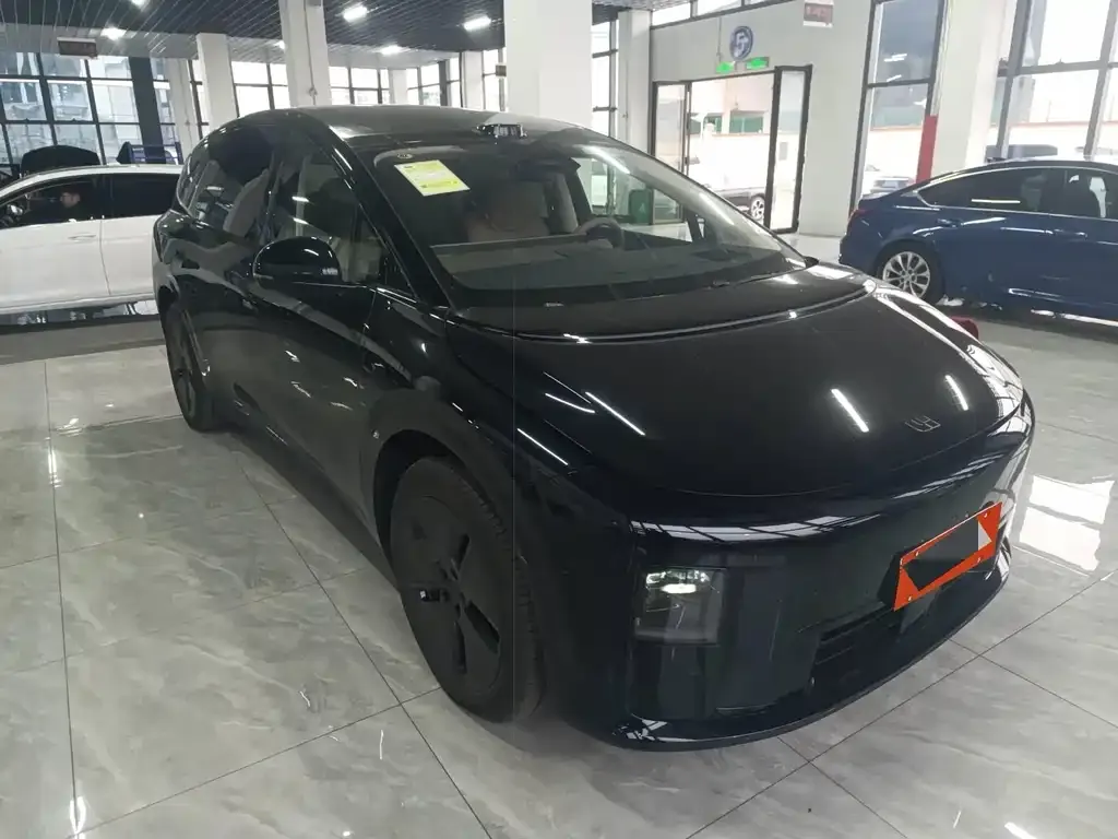Li Auto i8 — фото 7
