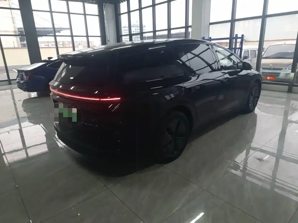 Li Auto i8 — фото 8