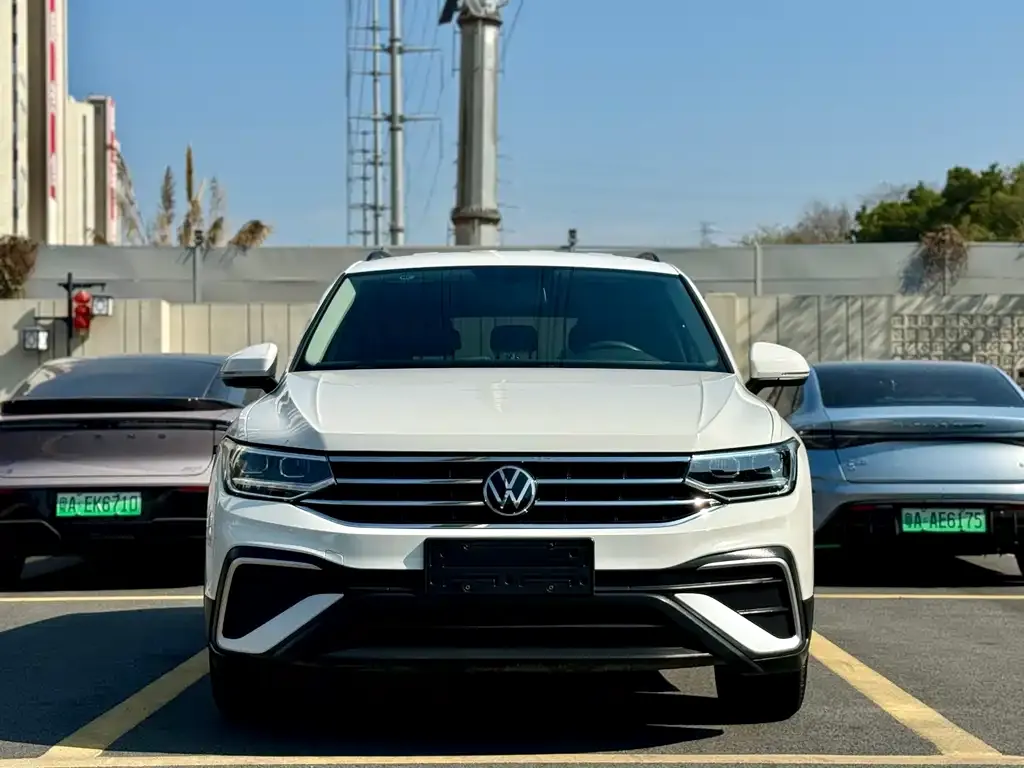 Volkswagen Tiguan L — фото 4