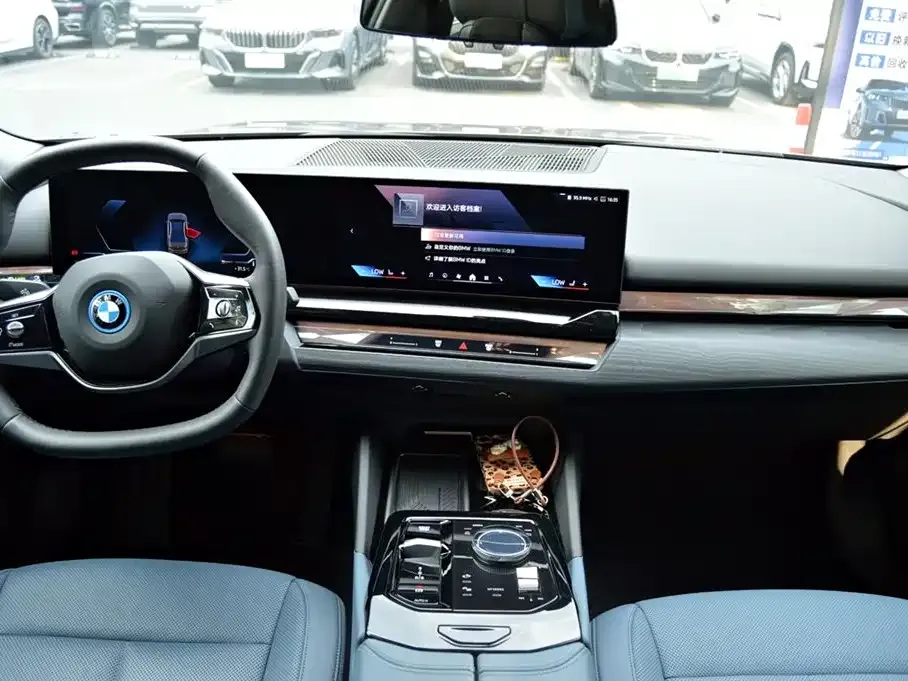 BMW i5 — фото 5