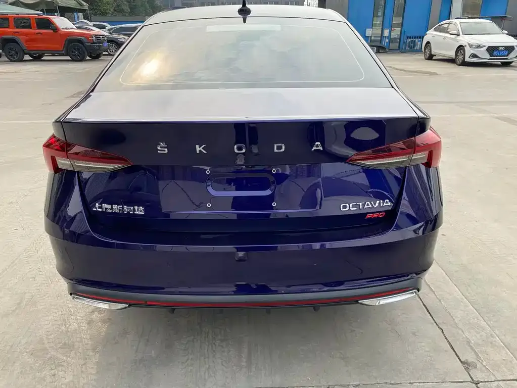 Skoda Octavia — фото 2