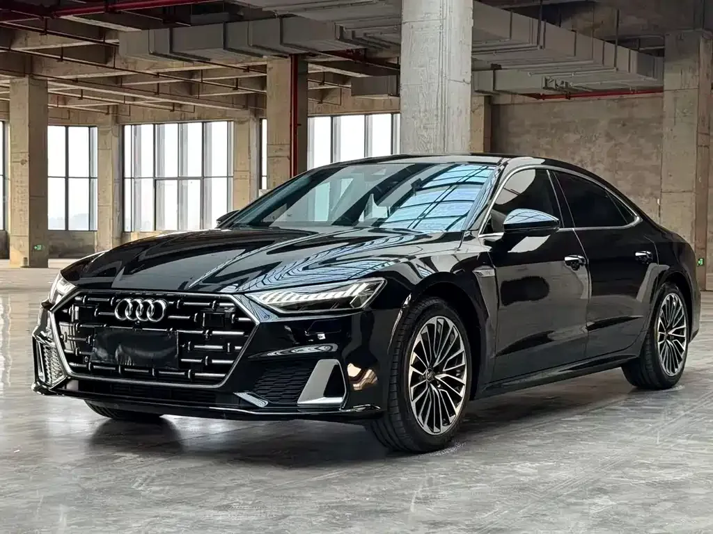 Audi A7L — фото 1