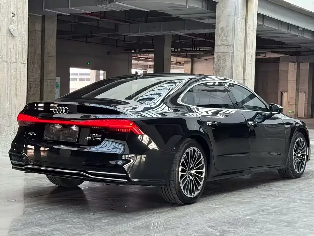Audi A7L — фото 10