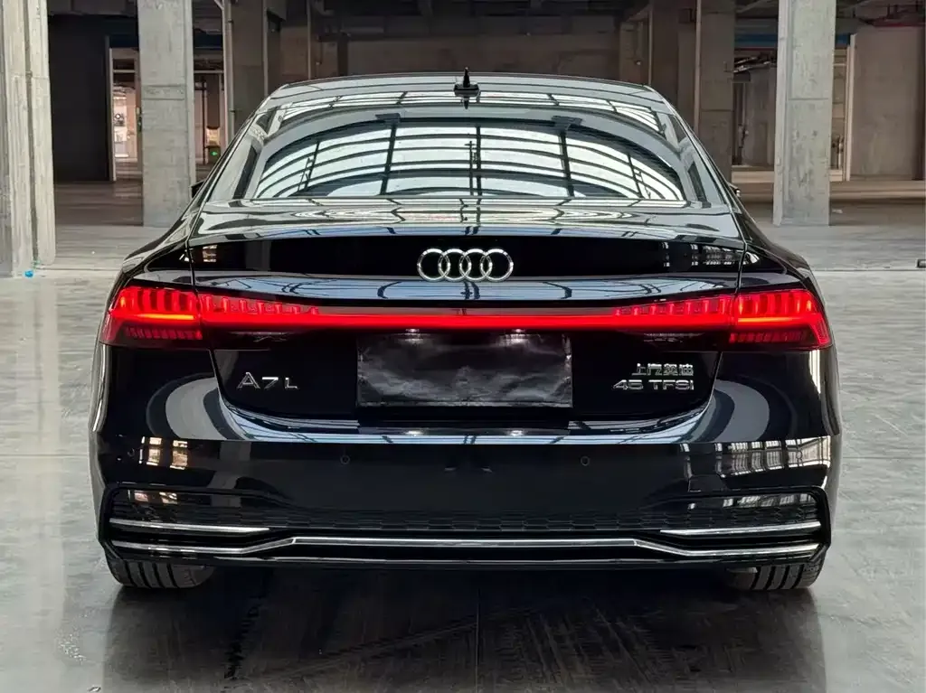 Audi A7L — фото 8