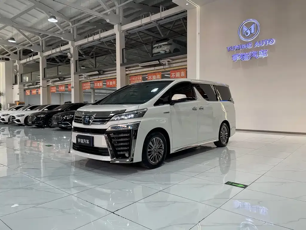 Toyota Vellfire — фото 1