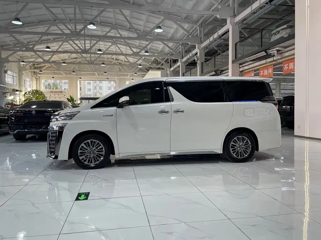Toyota Vellfire — фото 8