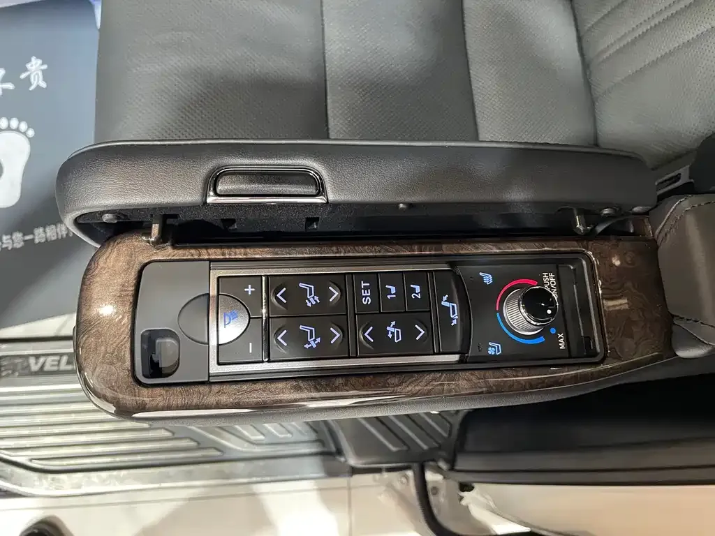 Toyota Vellfire — фото 7