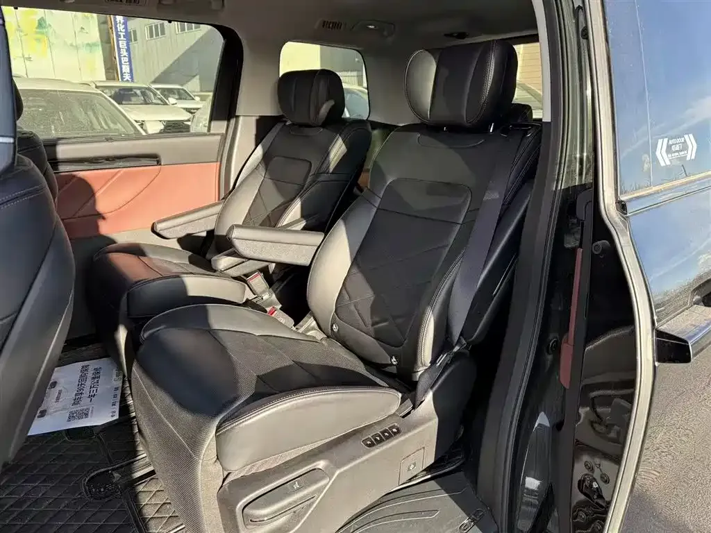 GAC Motor E8 Hybrid — фото 2