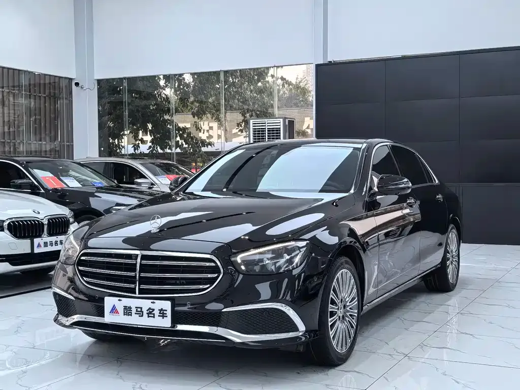 Mercedes-Benz E-Class — фото 1