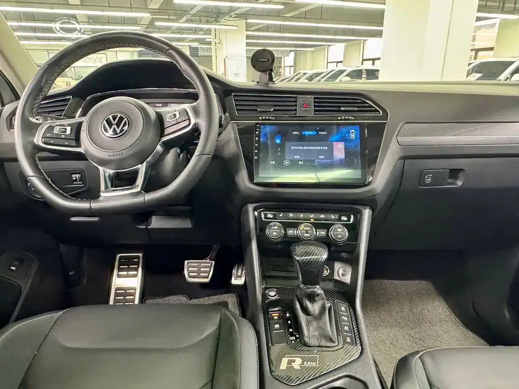 Volkswagen Tiguan L — фото 7