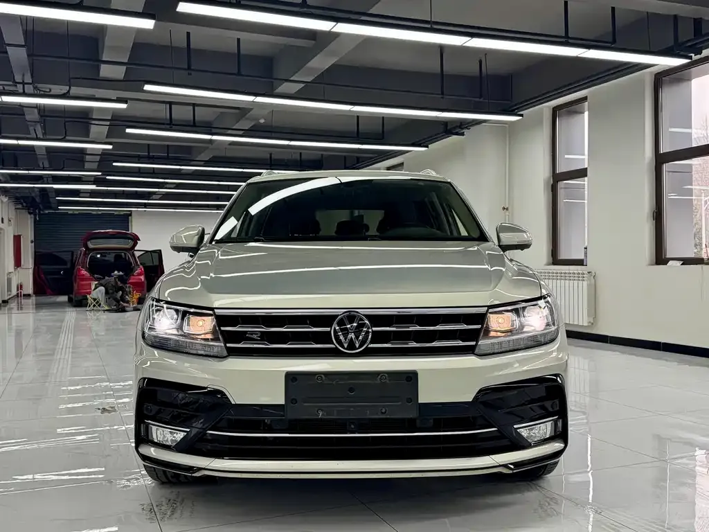 Volkswagen Tiguan L — фото 4