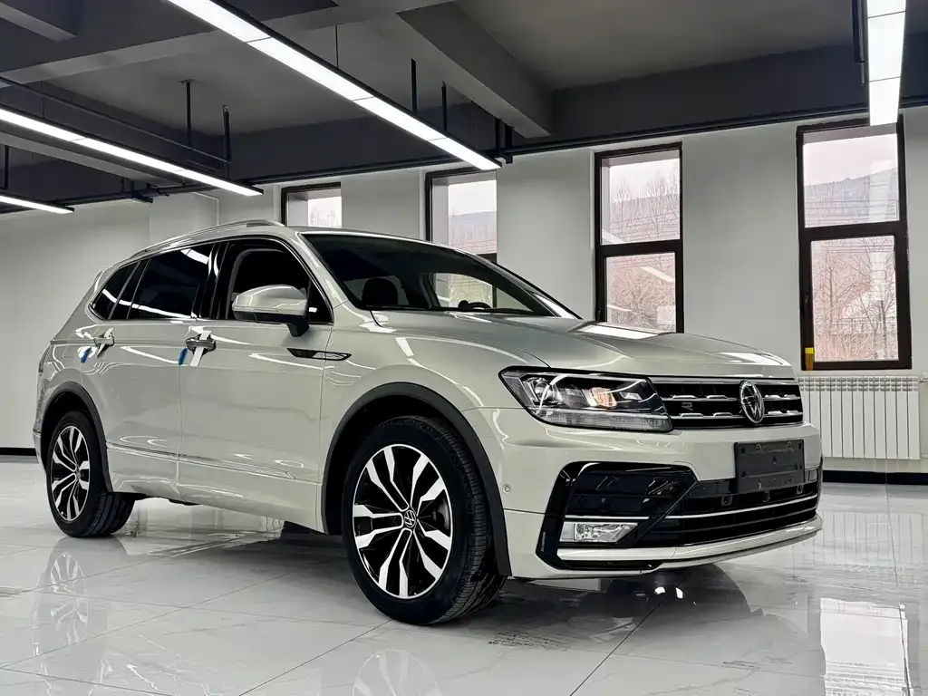 Volkswagen Tiguan L — фото 3