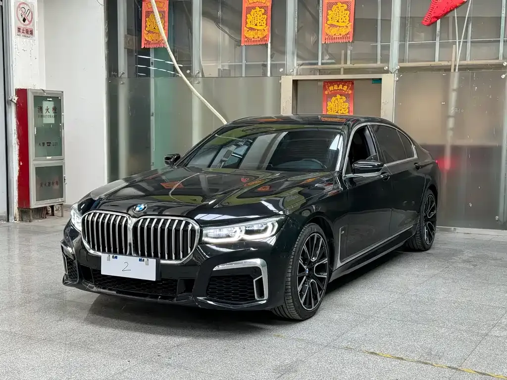 BMW 7 Series — фото 1