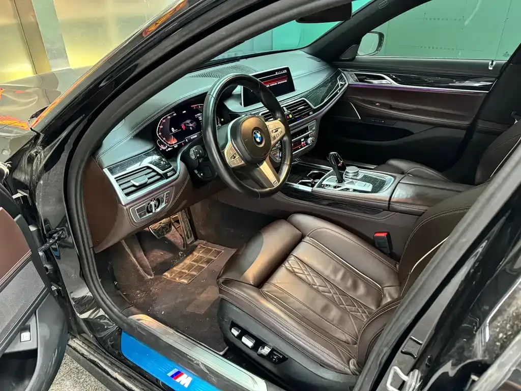 BMW 7 Series — фото 10
