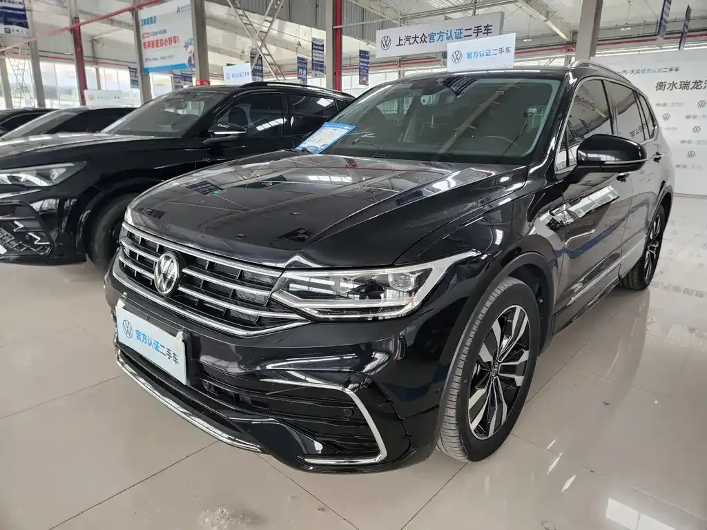 Volkswagen Tiguan L — фото 1