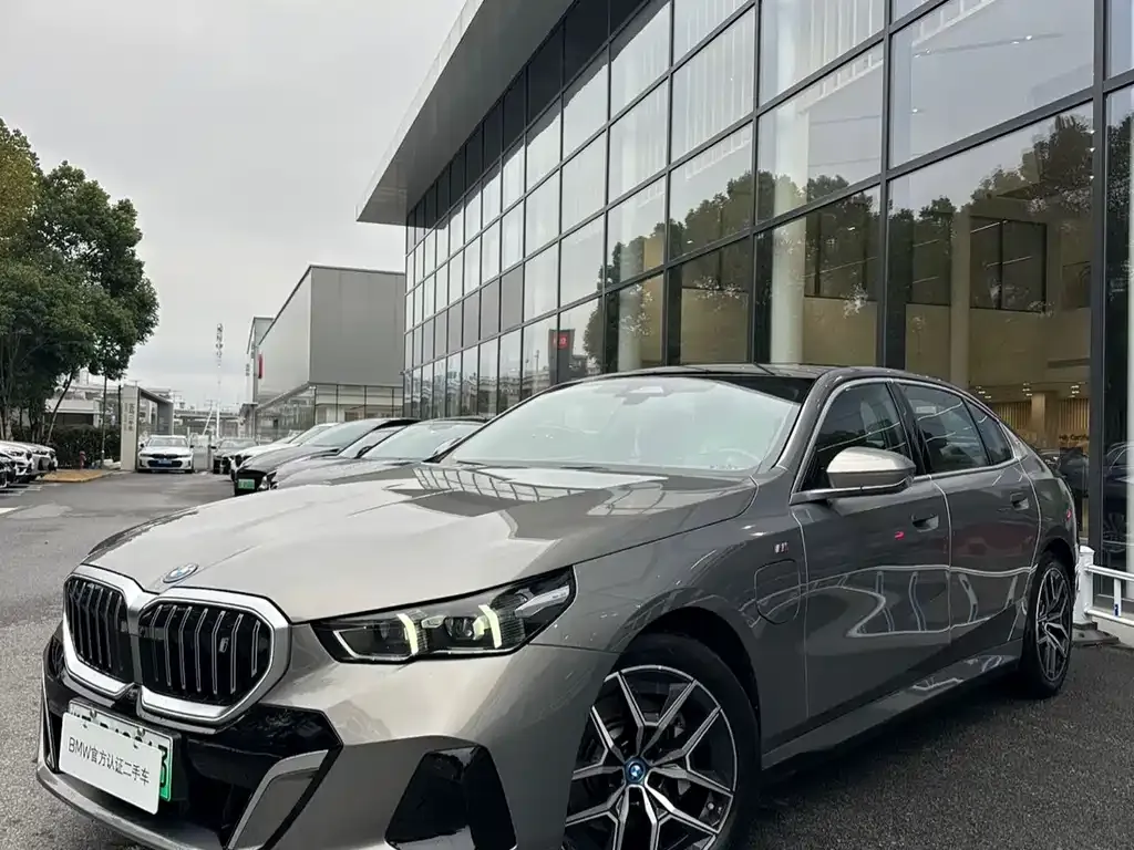 BMW i5 — фото 1