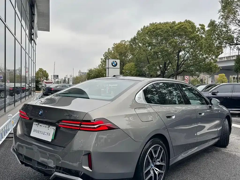 BMW i5 — фото 4