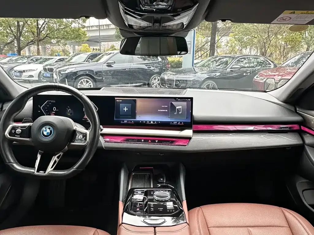 BMW i5 — фото 8