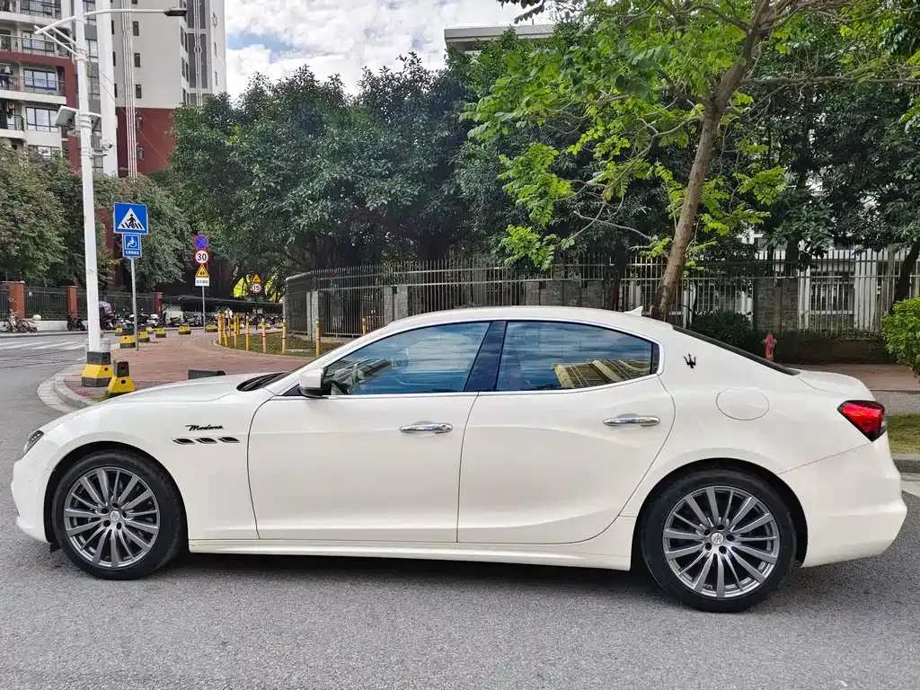 Maserati Ghibli — фото 10