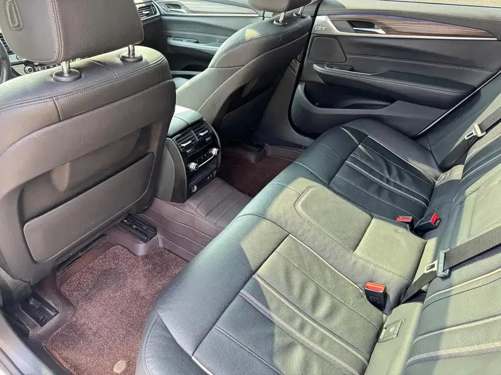 BMW 6 Series GT — фото 10